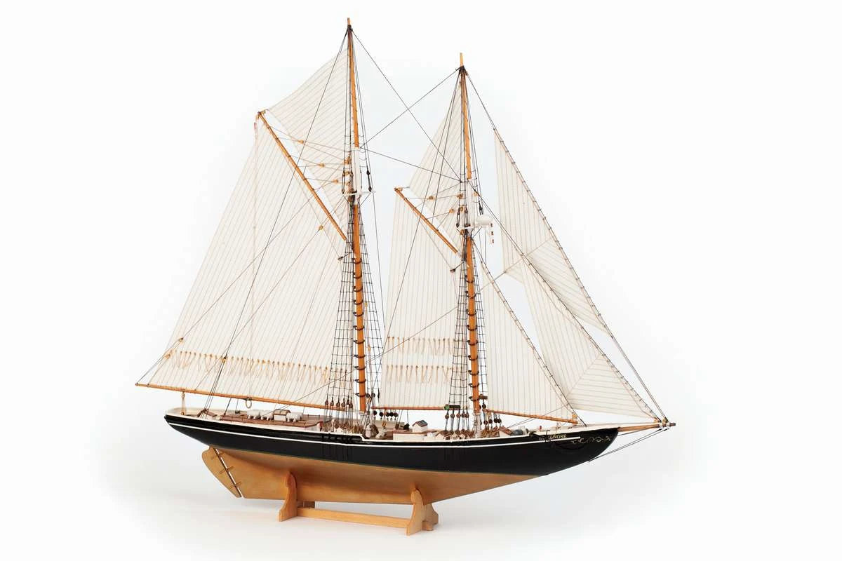 Billing Boats Schooner Bluenose II (1:100)