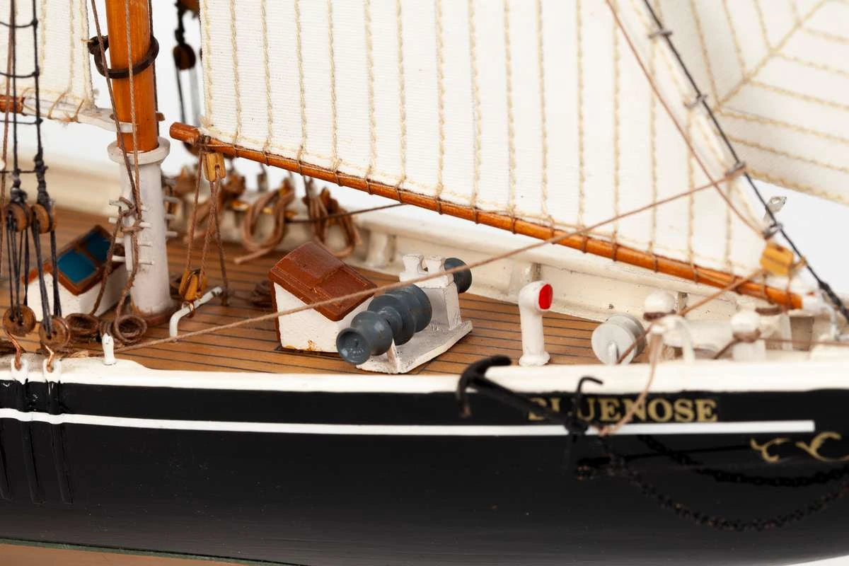 Billing Boats Schooner Bluenose II (1:100)