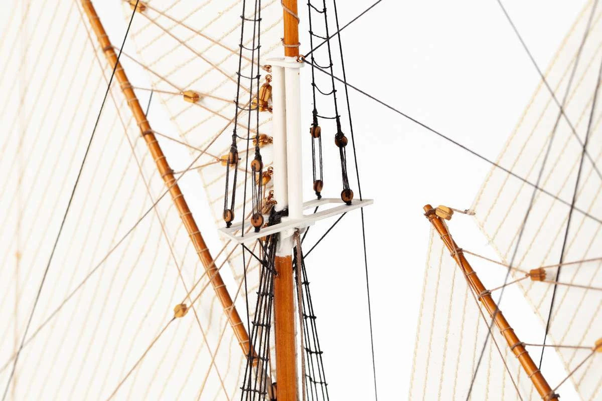 Billing Boats Schooner Bluenose II (1:100)
