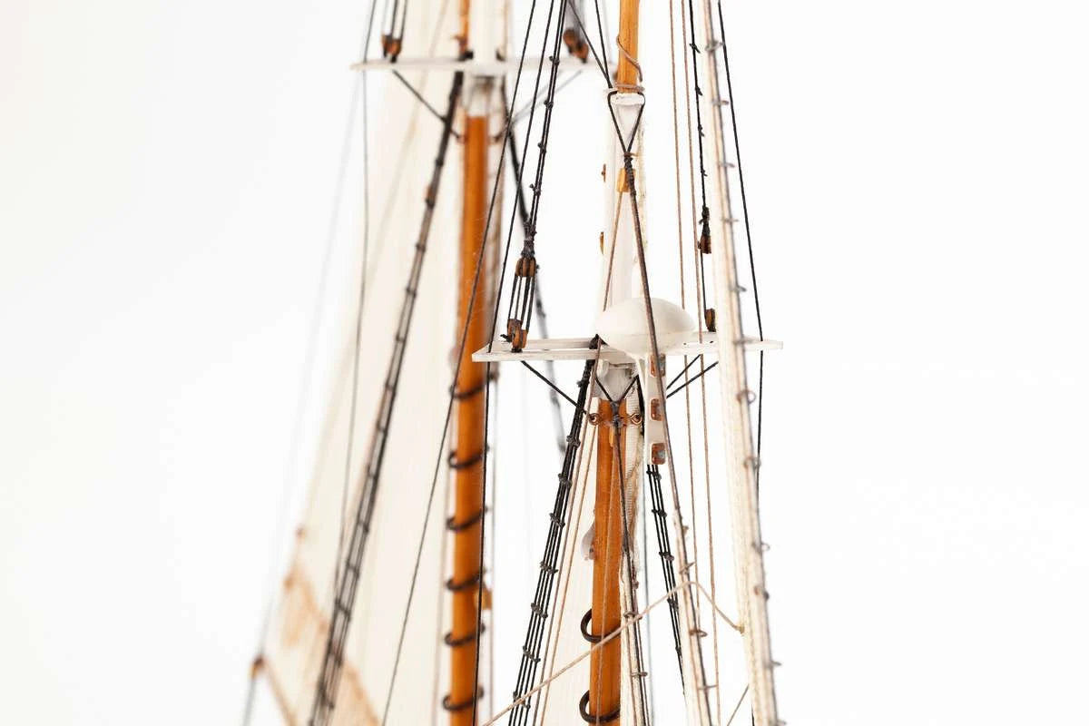 Billing Boats Schooner Bluenose II (1:100)