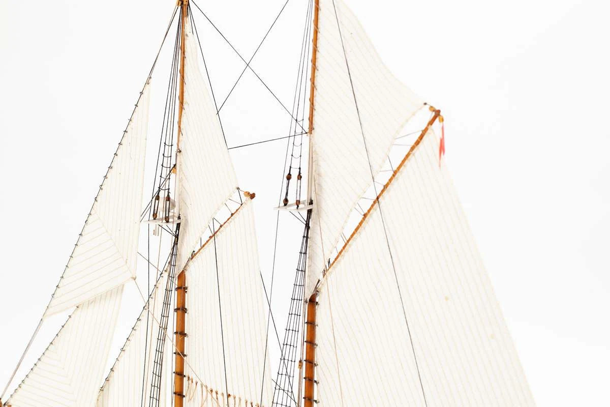 Billing Boats Schooner Bluenose II (1:100)