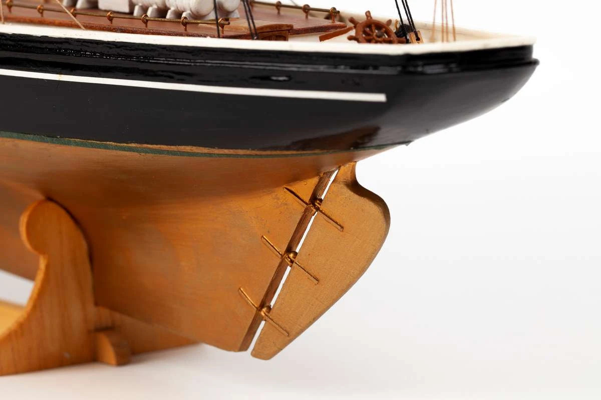 Billing Boats Schooner Bluenose II (1:100)