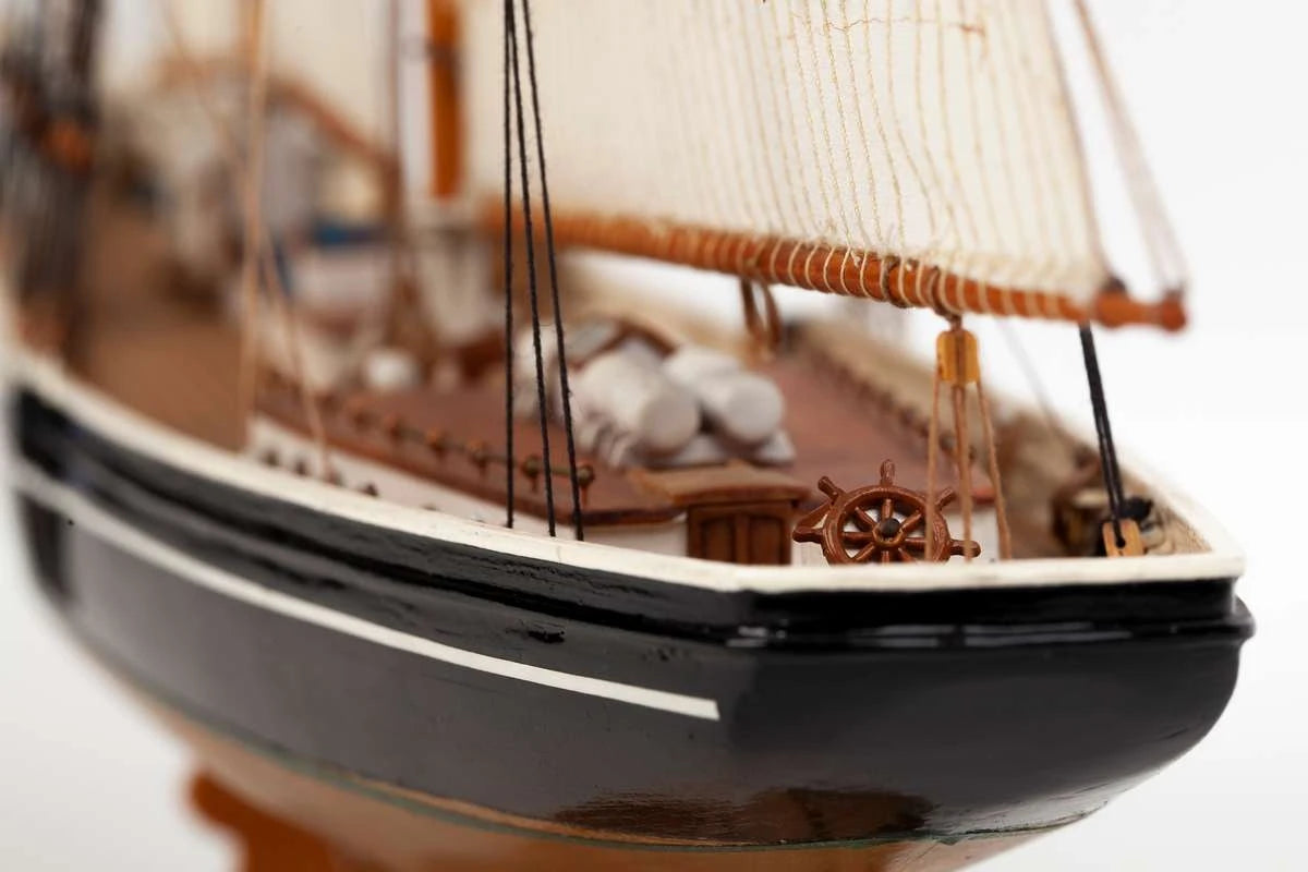 Billing Boats Schooner Bluenose II (1:100)