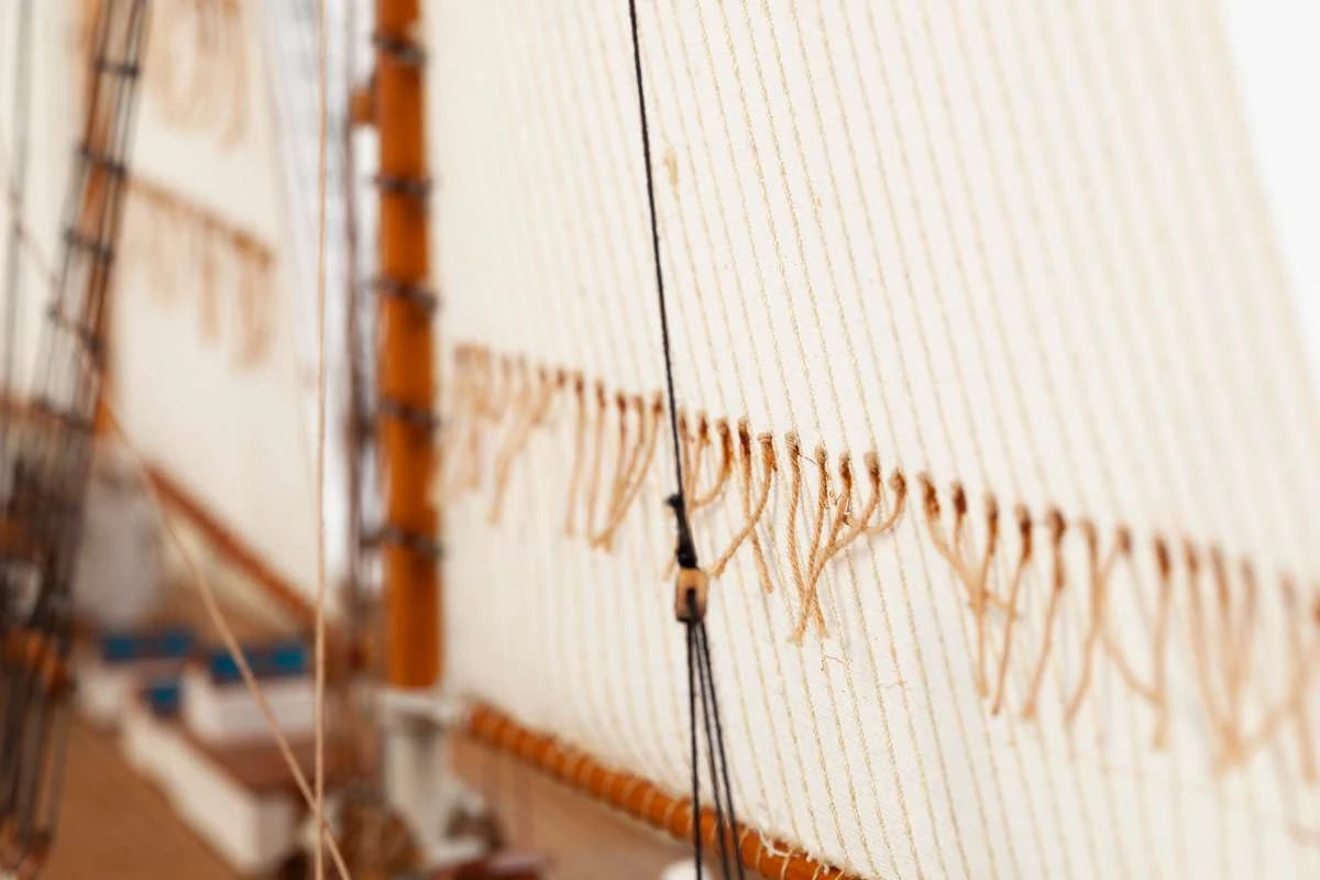 Billing Boats Schooner Bluenose II (1:100)