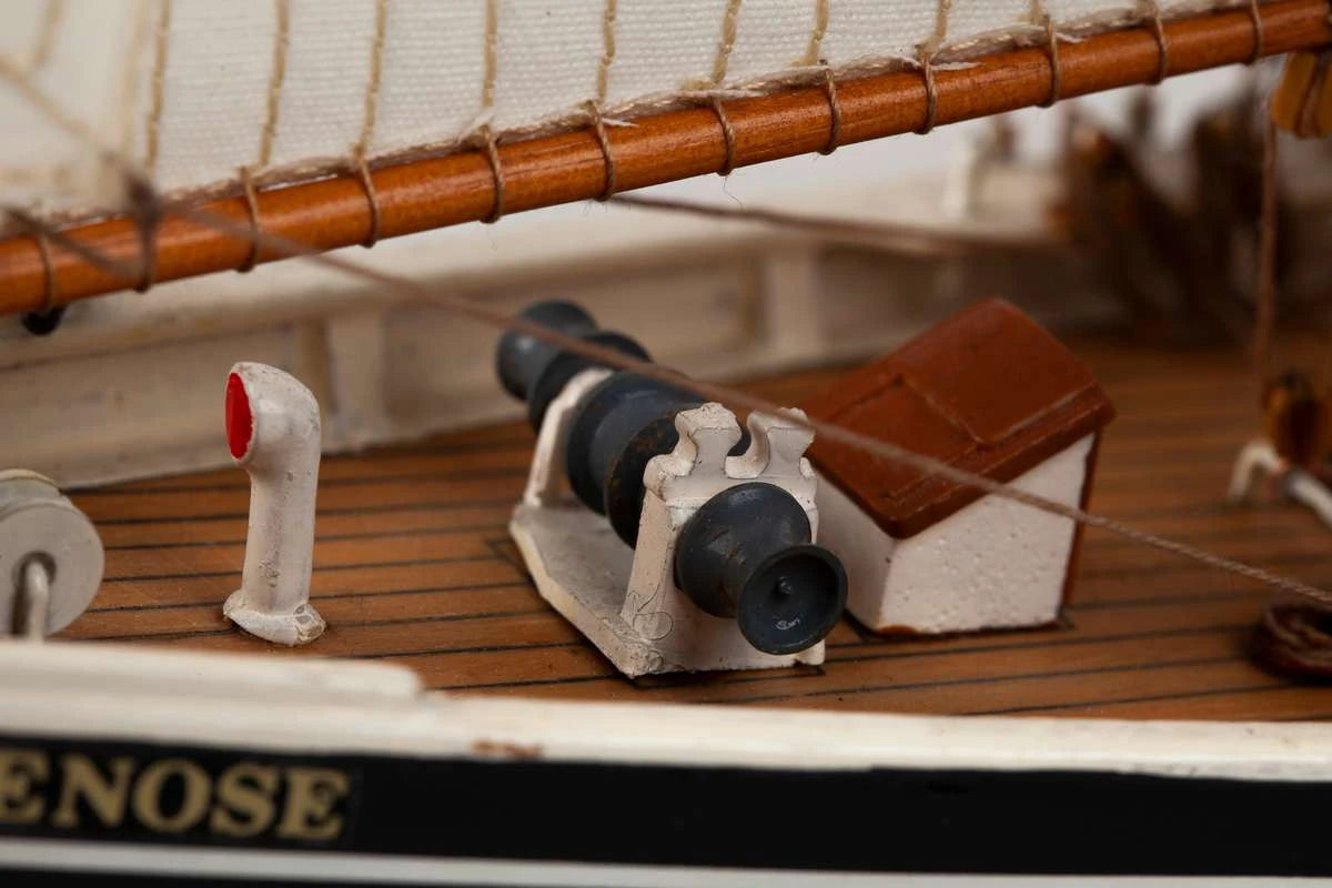 Billing Boats Schooner Bluenose II (1:100)