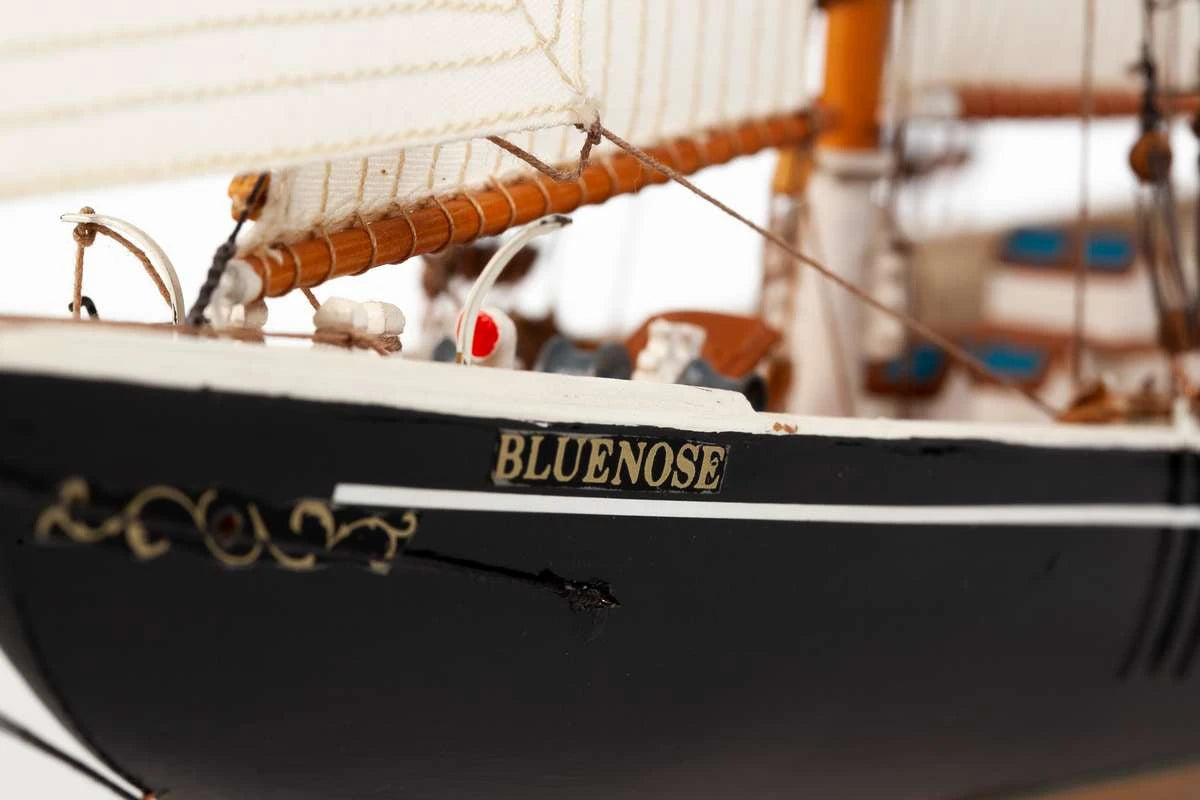 Billing Boats Schooner Bluenose II (1:100)