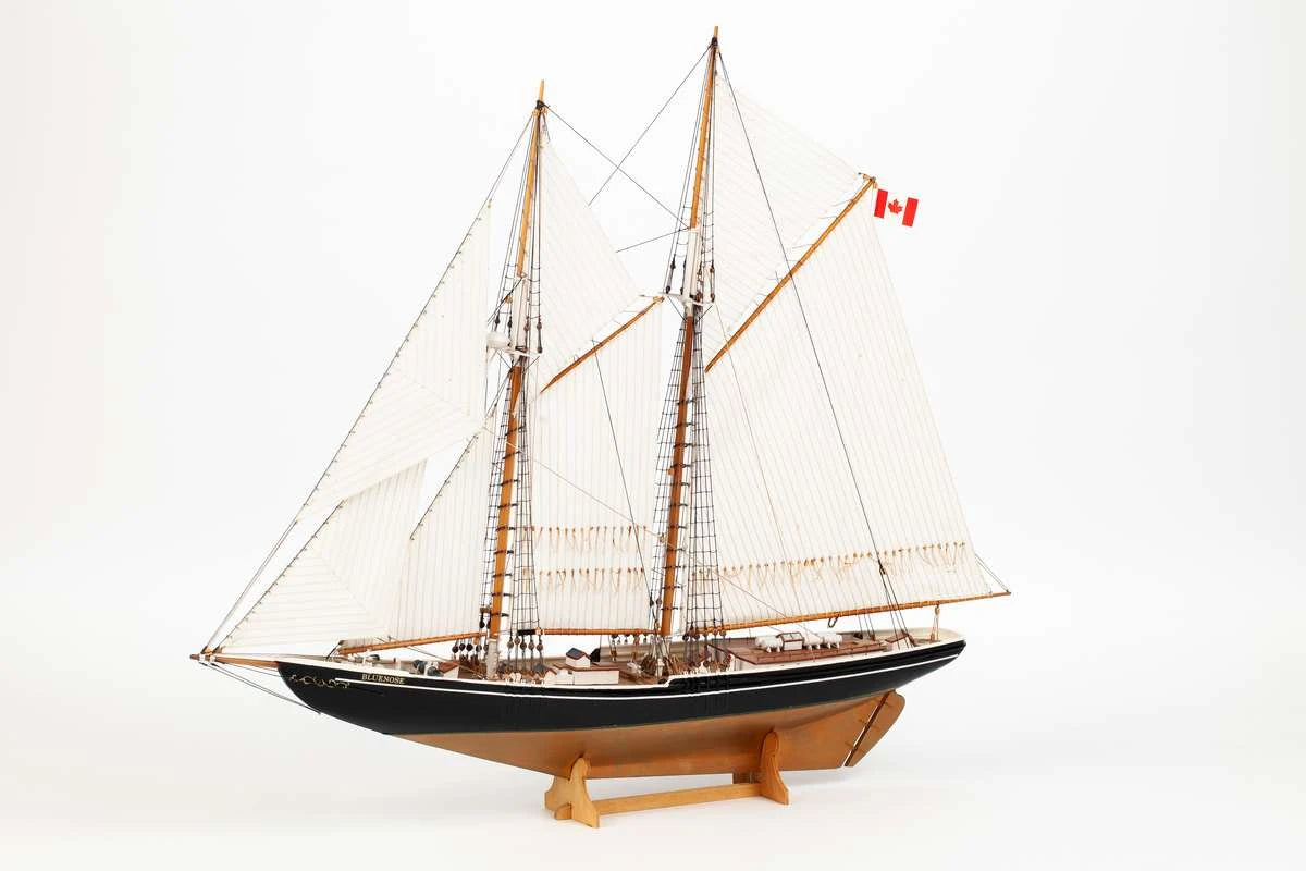 Billing Boats Schooner Bluenose II (1:100)