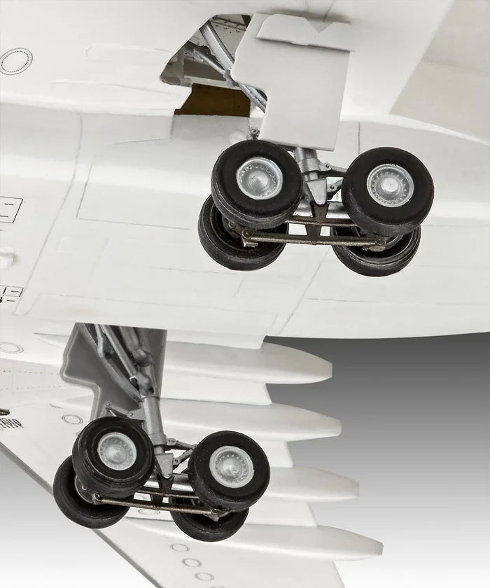 Revell Lufthansa (New Livery) Airbus A330-300 (1:144)