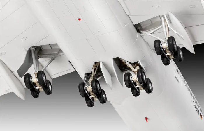 Revell Lufthansa (New Livery) Boeing 747-8 (1:144)