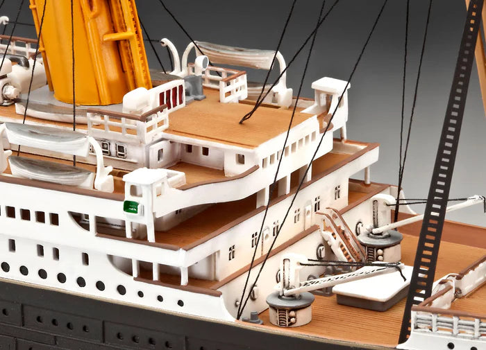 Revell R.M.S. Titanic 100th Anniversary Edition (1:400)