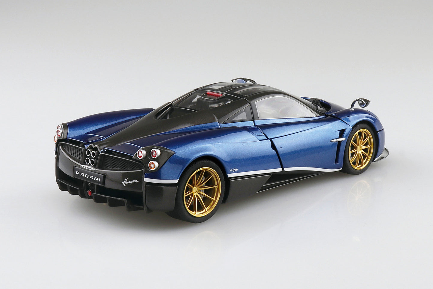 Aoshima 2016 Pagani Huayra Pacchetto Tempesta (1:24)