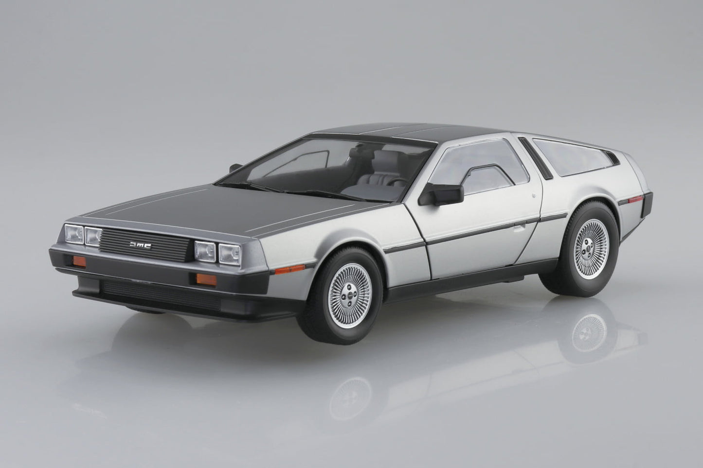 Aoshima 1982 DeLorean DMC-12 (1:24)