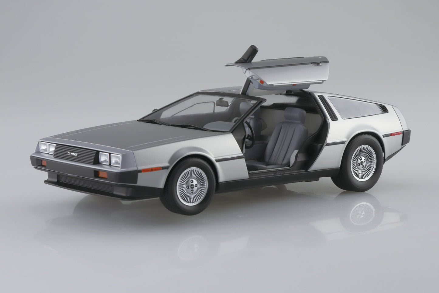 Aoshima 1982 DeLorean DMC-12 (1:24)