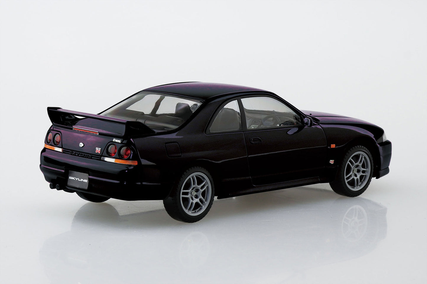 Aoshima Snap Kit Nissan R33 Skyline GT-R - Midnight Purple (1:32)