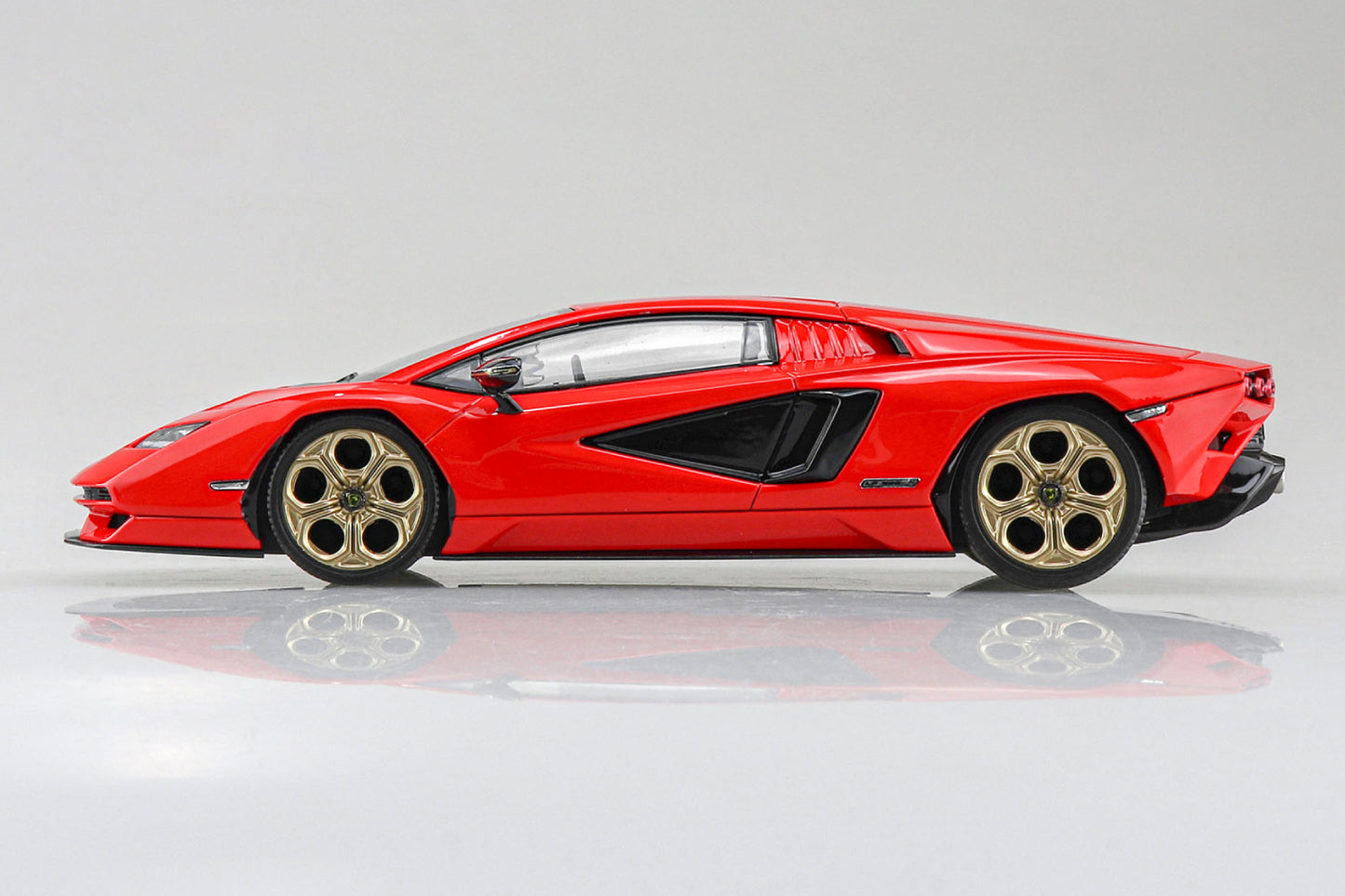 Aoshima Snap Kit Lamborghini Countach LPI 800-4 - Red (1:32)