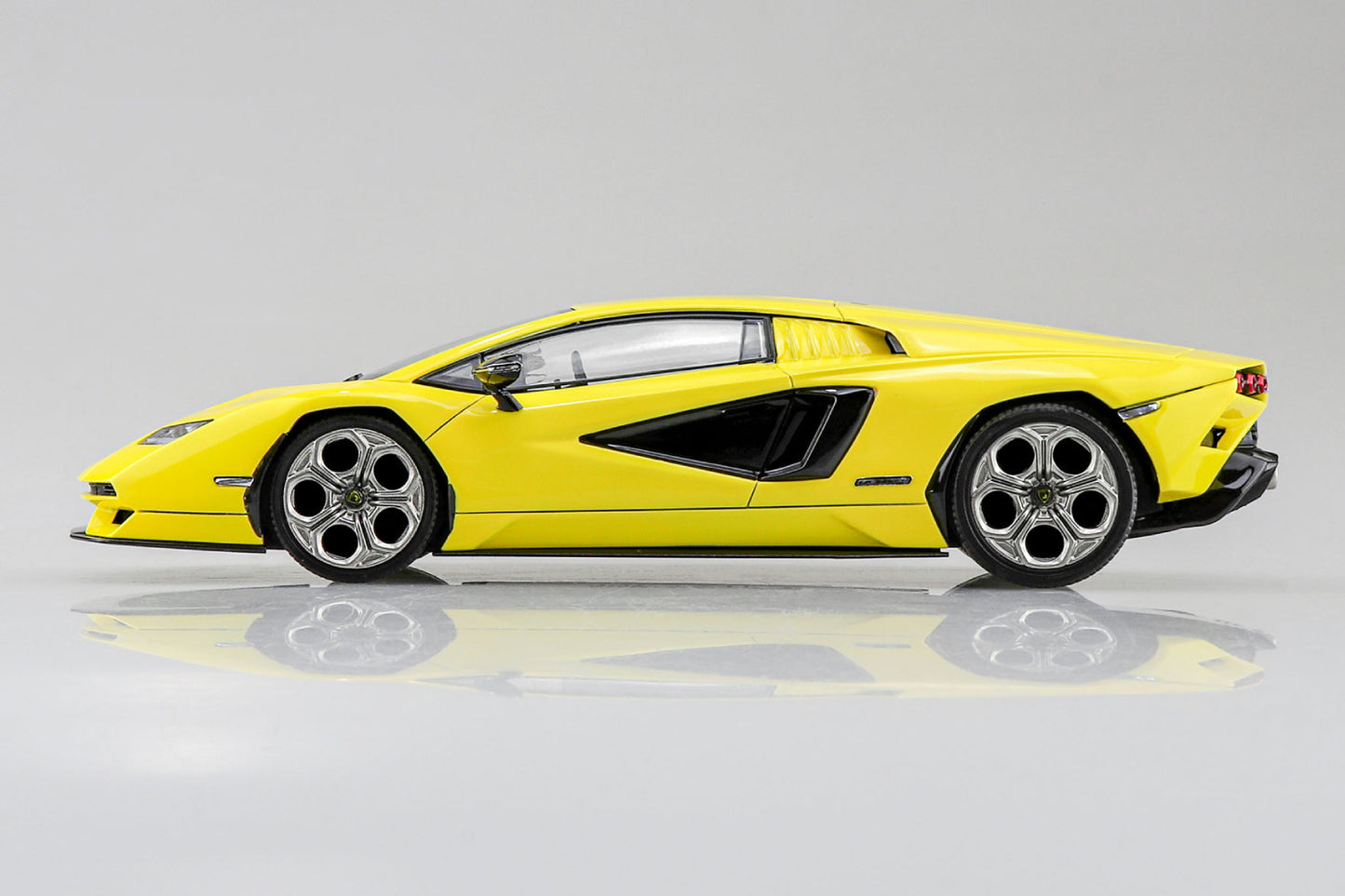 Aoshima Snap Kit Lamborghini Countach LPI 800-4 - Yellow (1:32)