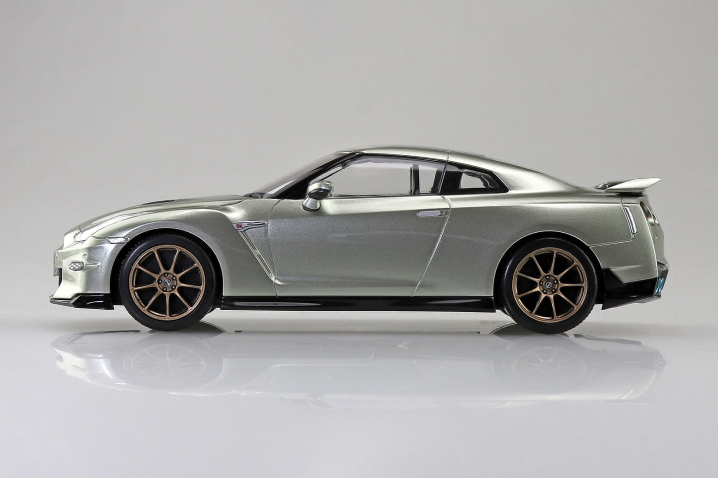 Aoshima Snap Kit 2024 Nissan R35 GT-R (Millennium Jade) (1:32)