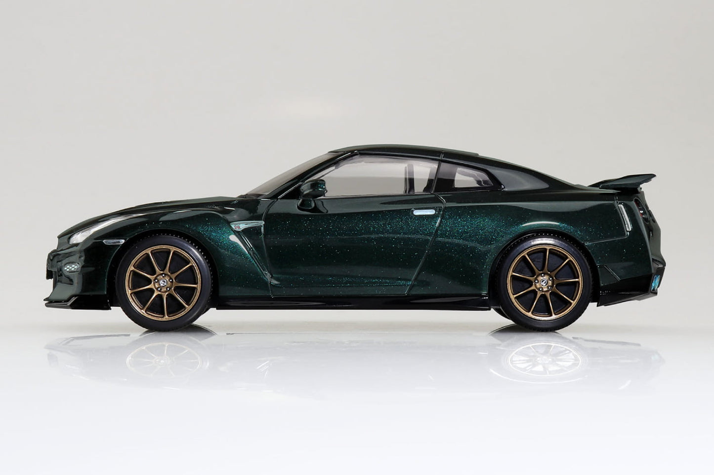 Aoshima Snap Kit 2024 Nissan R35 GT-R - Midnight Purple (1:32)