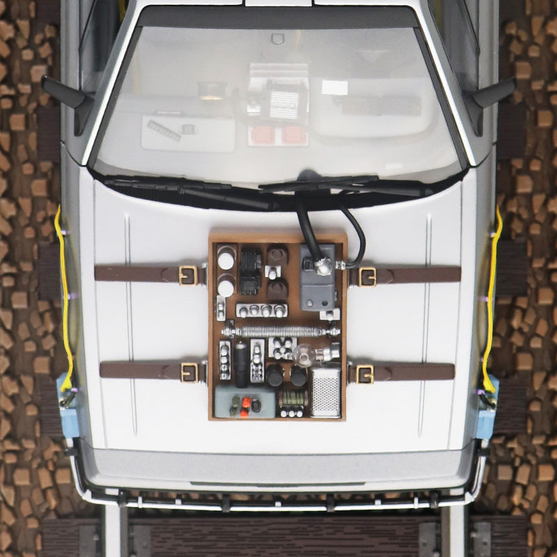 Aoshima Time Machine from Back To The Future Part III Railroad DMC DeLorean (1:24)
