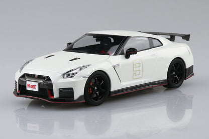 Aoshima MF Ghost 2017 Nissan GT-R NISMO R35 (1:24)