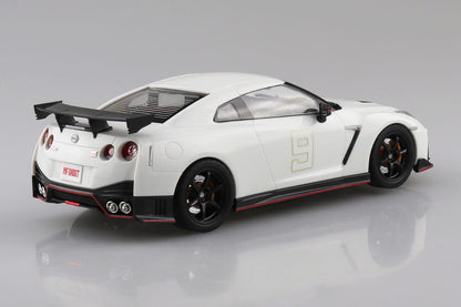 Aoshima MF Ghost 2017 Nissan GT-R NISMO R35 (1:24)