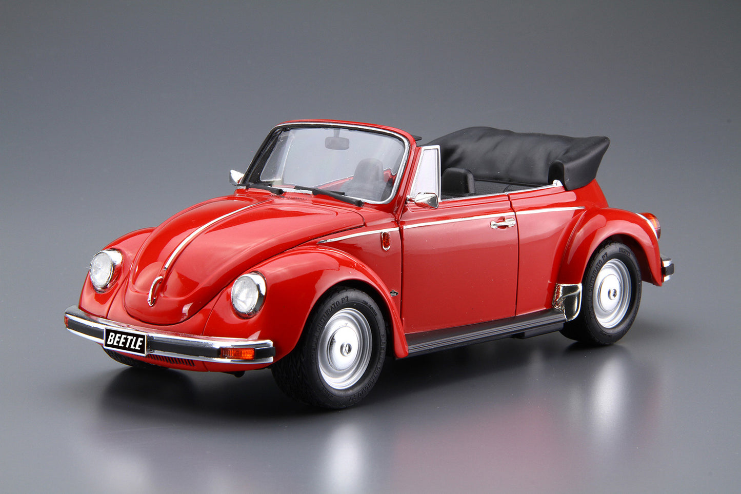 Aoshima 1975 Volkswagen Beetle 1303S Cabriolet (1:24)