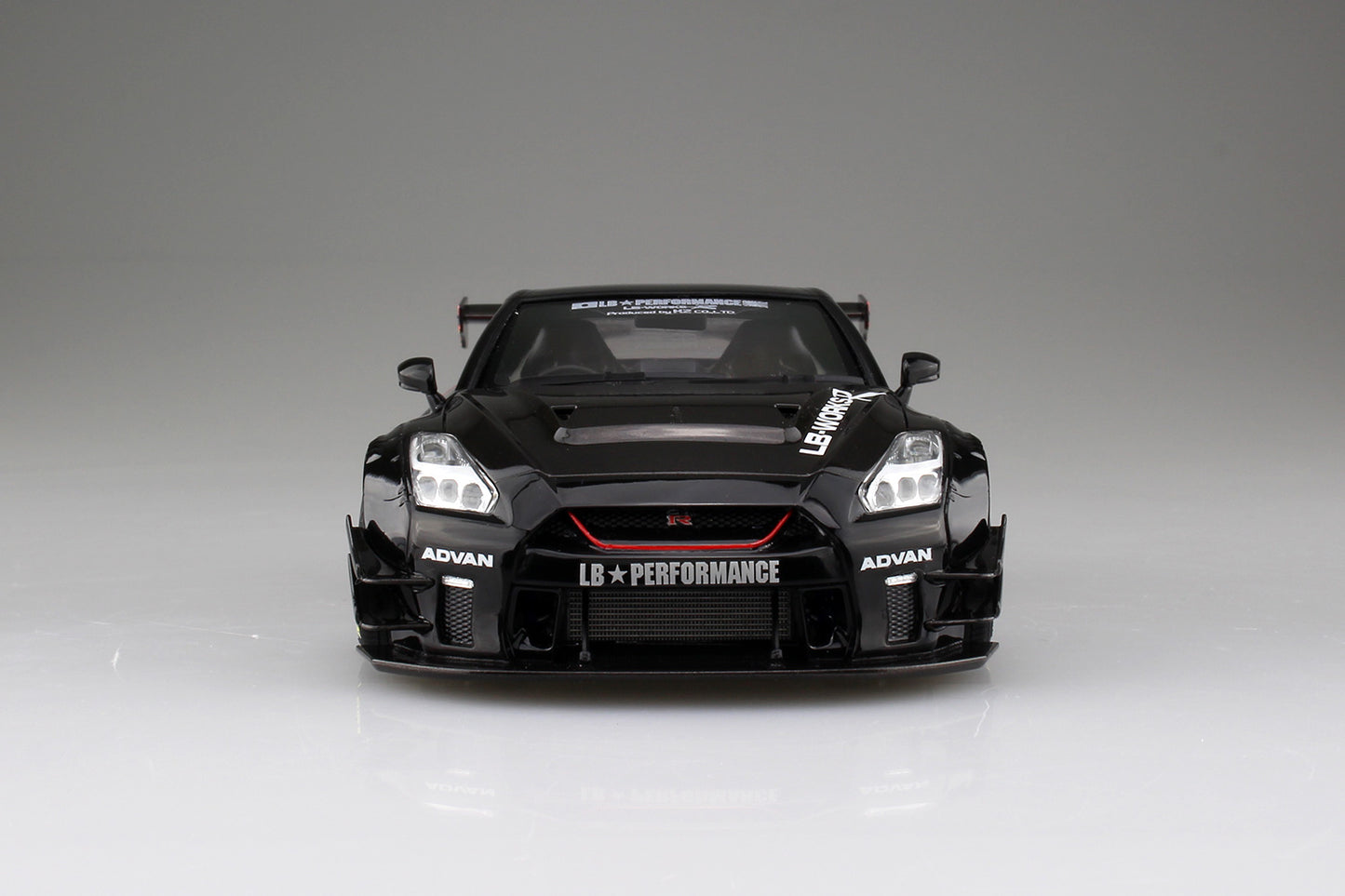 Aoshima LB.Works Nissan R35 GT-R Type 2 Ver.2 (1:24)