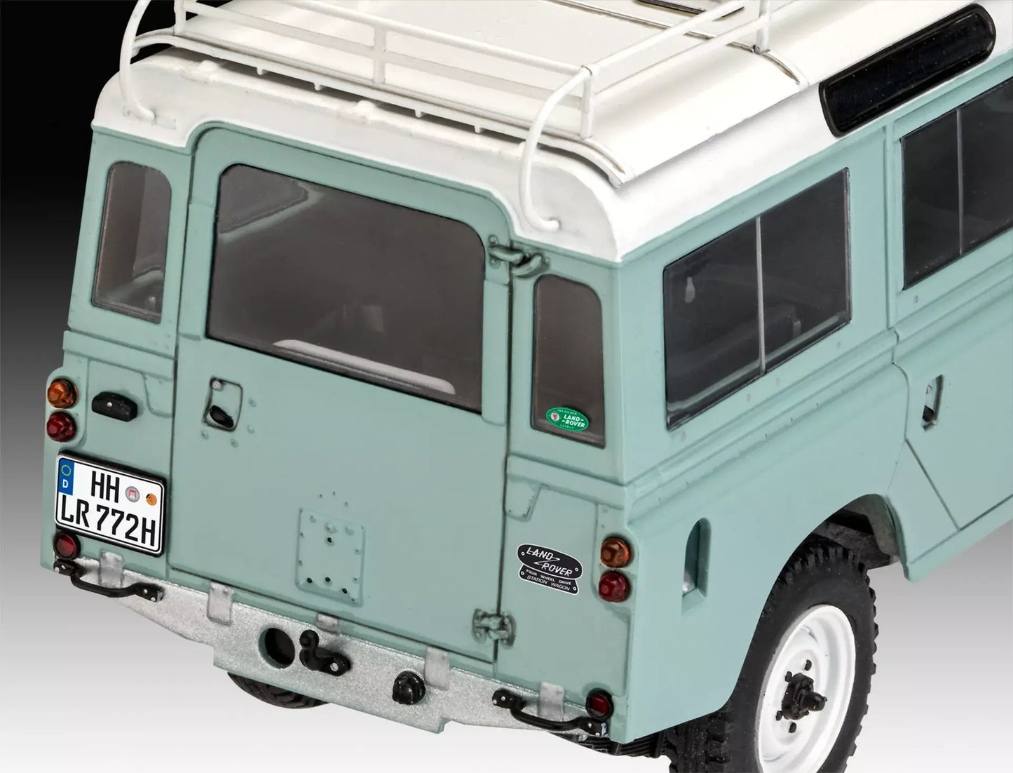 Revell Land Rover Series III 109 Long Wheelbase Station Wagon (1:24)