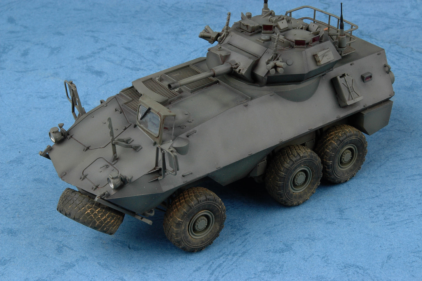 Trumpeter Canadian AVGP Cougar (Improved Version) (1:35)