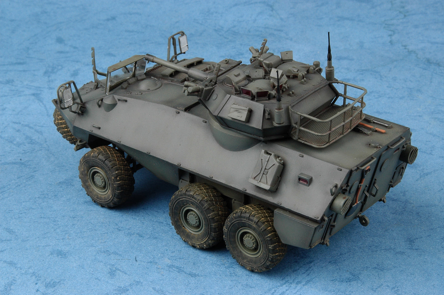 Trumpeter Canadian AVGP Cougar (Improved Version) (1:35)