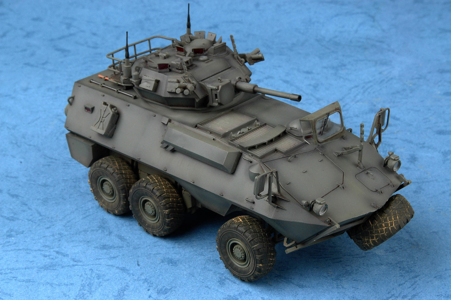 Trumpeter Canadian AVGP Cougar (Improved Version) (1:35)