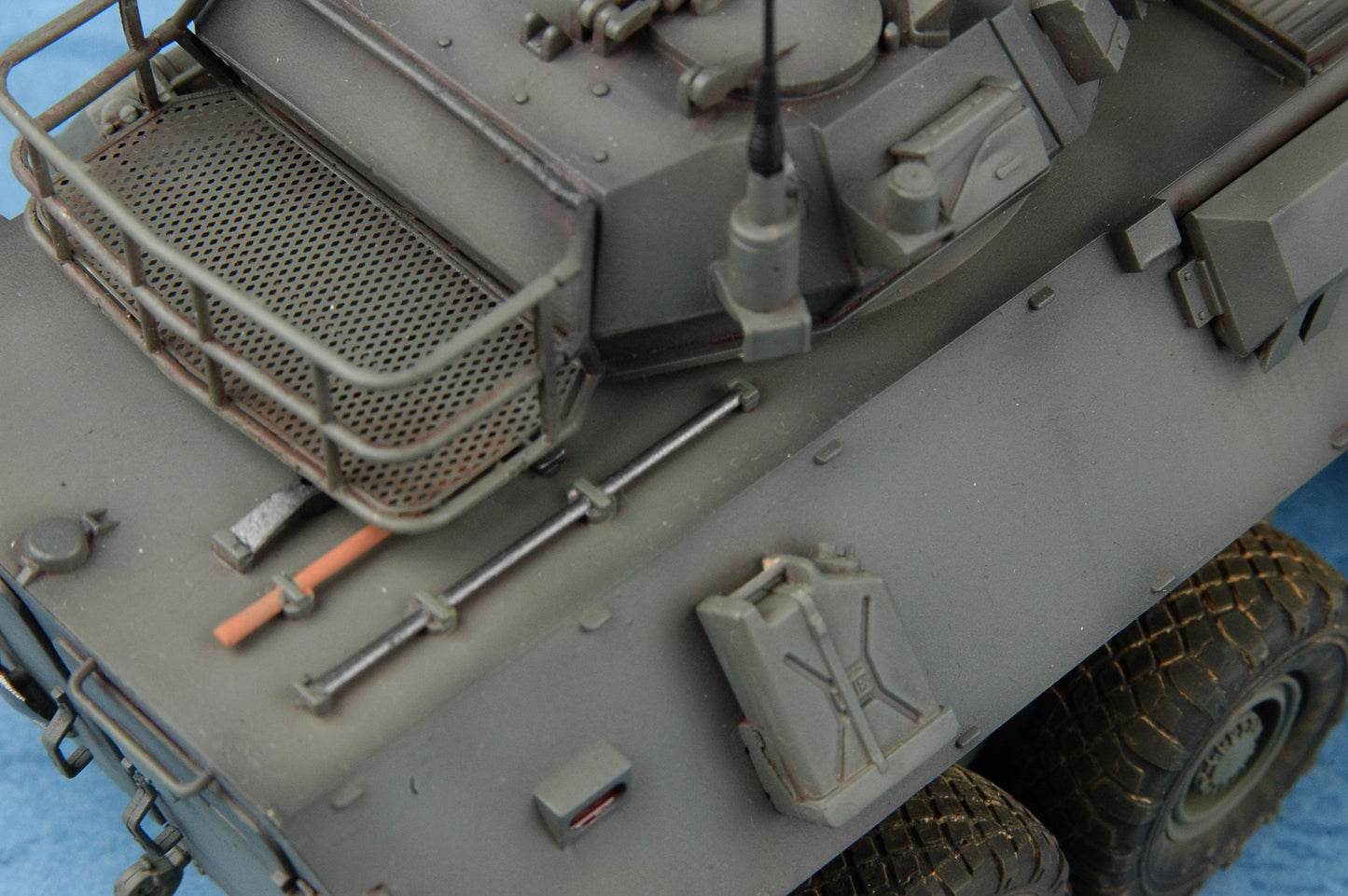Trumpeter Canadian AVGP Cougar (Improved Version) (1:35)