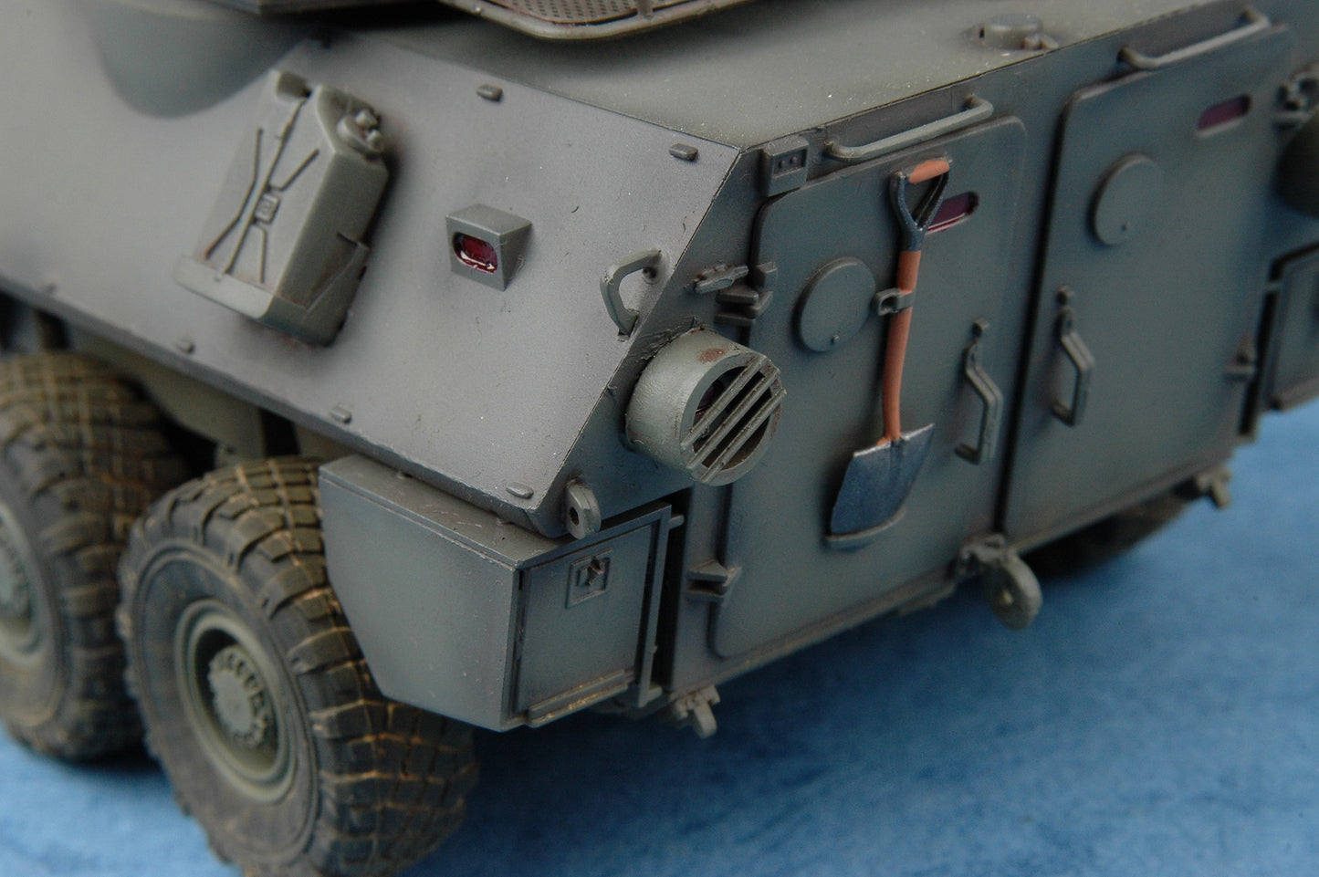 Trumpeter Canadian AVGP Cougar (Improved Version) (1:35)