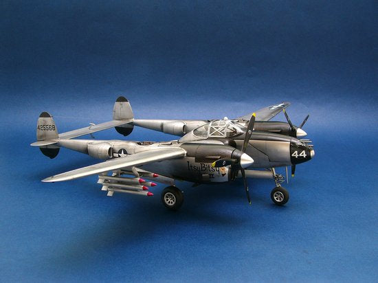 Trumpeter Lockheed P-38L-5-LO Lightning (1:32)