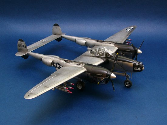 Trumpeter Lockheed P-38L-5-LO Lightning (1:32)