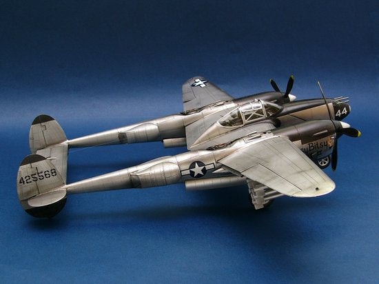 Trumpeter Lockheed P-38L-5-LO Lightning (1:32)