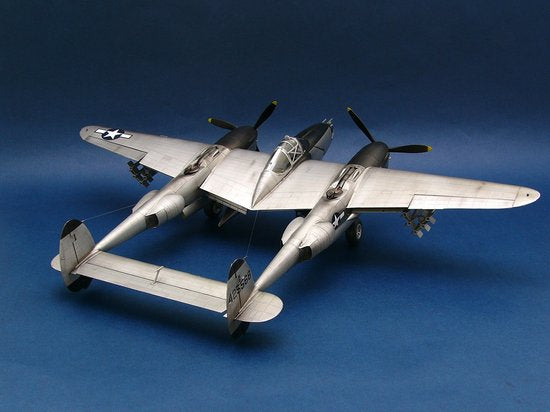 Trumpeter Lockheed P-38L-5-LO Lightning (1:32)