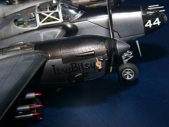 Trumpeter Lockheed P-38L-5-LO Lightning (1:32)