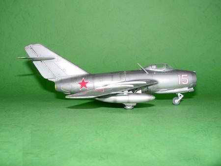 Trumpeter Mikoyan-Gurevich MiG-15 bis Fagot-B (1:48)