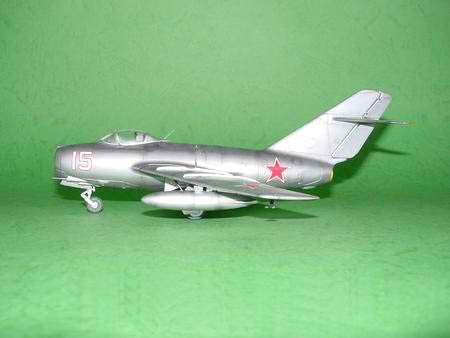 Trumpeter Mikoyan-Gurevich MiG-15 bis Fagot-B (1:48)