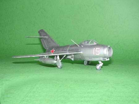 Trumpeter Mikoyan-Gurevich MiG-15 bis Fagot-B (1:48)