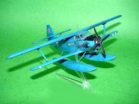 Trumpeter Antonov An-2V Colt on Float (1:72)