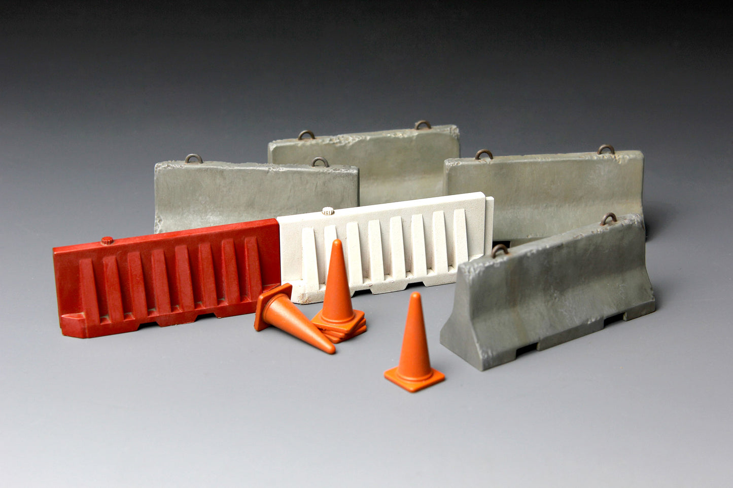 Meng Model Concrete & Plastic Barrier Set (1:35)