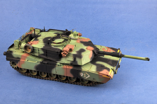 Trumpeter US M1A1 AIM MBT (1:16)