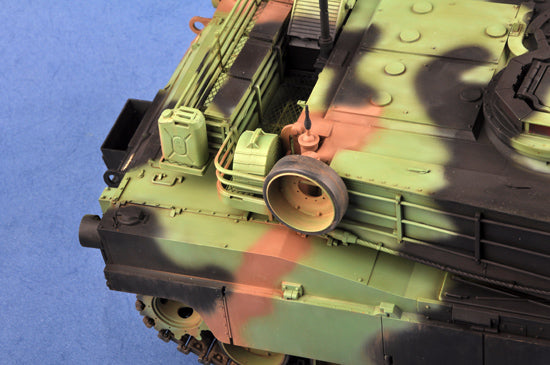 Trumpeter US M1A1 AIM MBT (1:16)