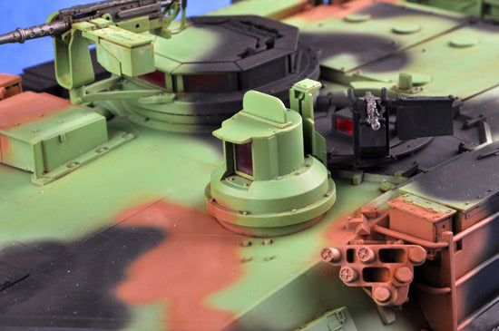 Trumpeter US M1A1 AIM MBT (1:16)