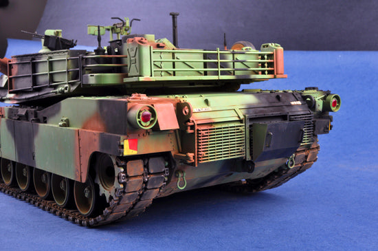 Trumpeter US M1A1 AIM MBT (1:16)