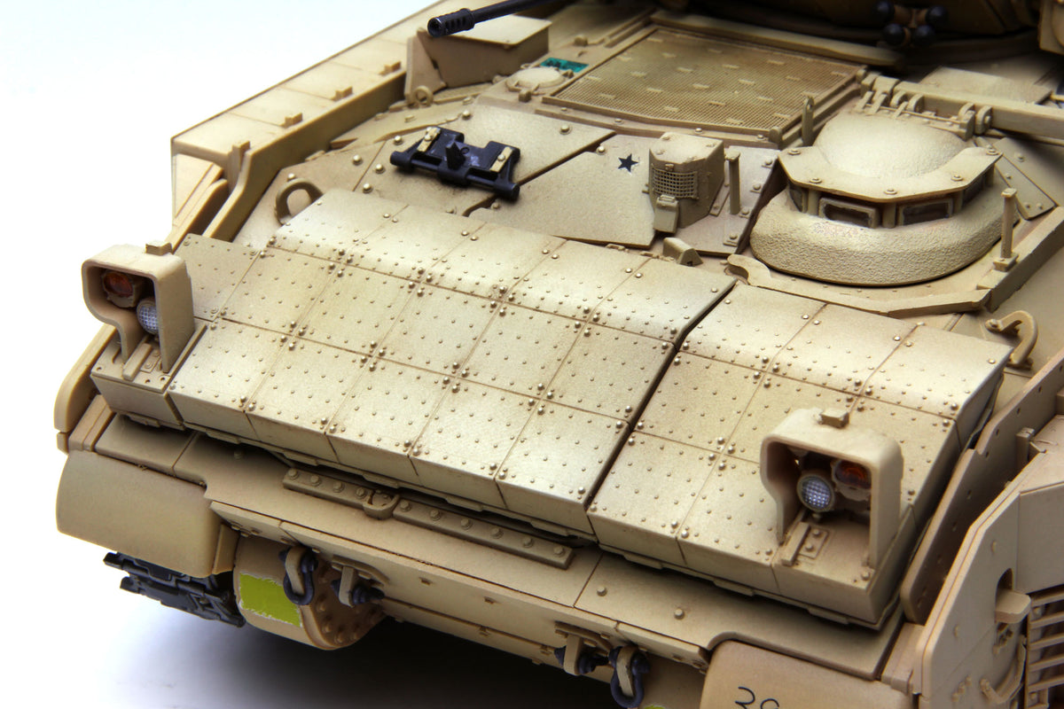 Meng Model U.S. Infantry Fighting Vehicle M2A3 Bradley with BUSK III (1:35)
