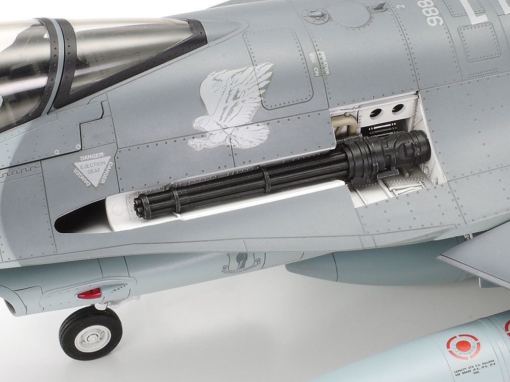 Tamiya Lockheed Martin F16CJ (Block 50) Fighting Falcon (1:32)