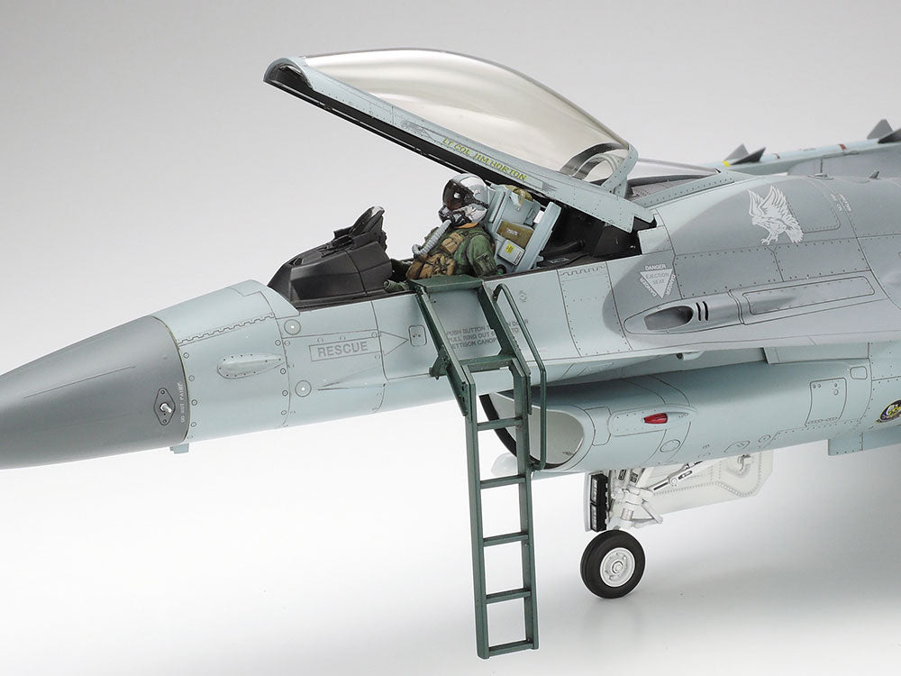 Tamiya Lockheed Martin F16CJ (Block 50) Fighting Falcon (1:32)